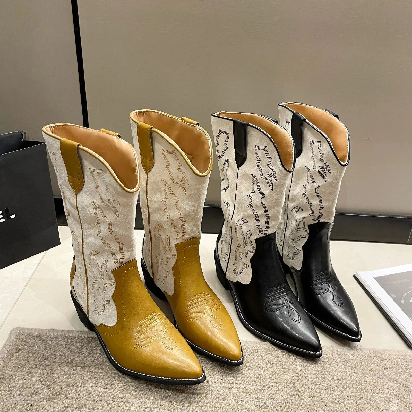 2023 Natural Embroidered Women Boots Leather Handmade Pointed Toe