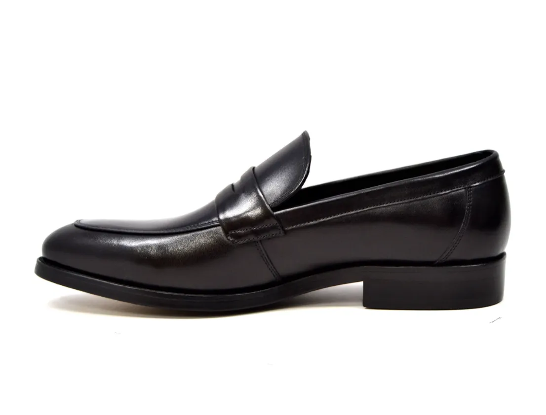 Berlin Mens Slip-On Dress Shoes: Sleek and Sophisticated