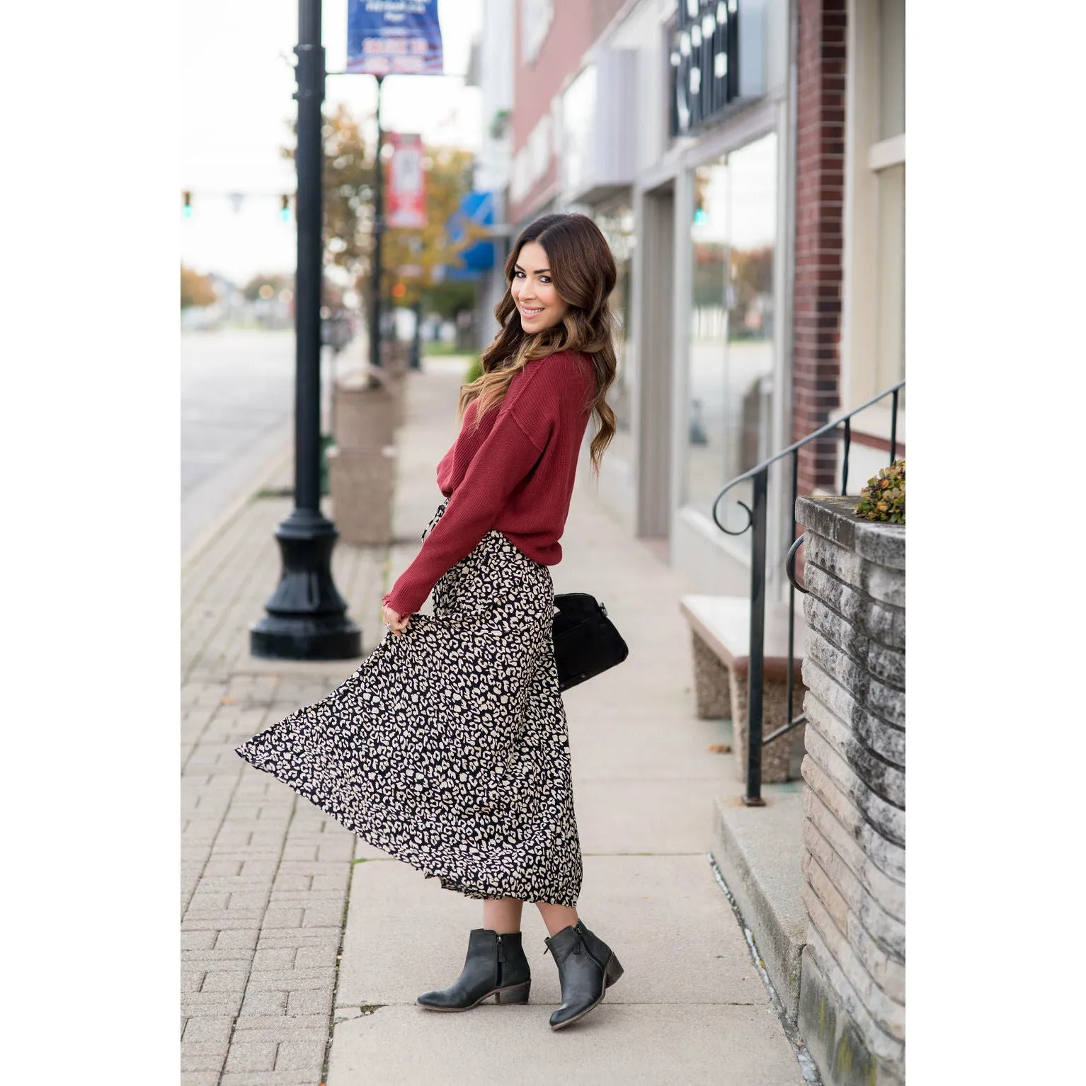 Sleek and Chic Leopard Skirt