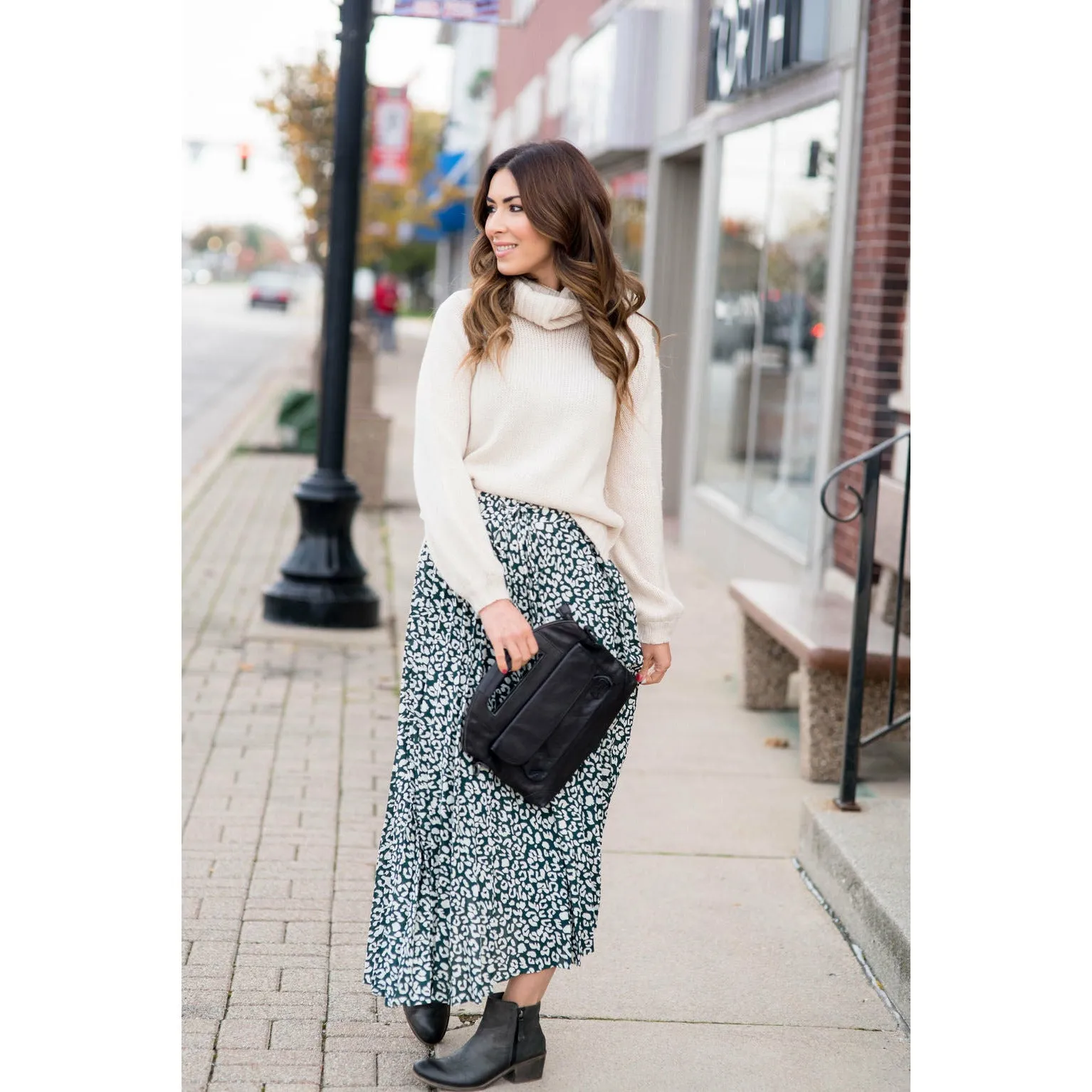 Sleek and Chic Leopard Skirt