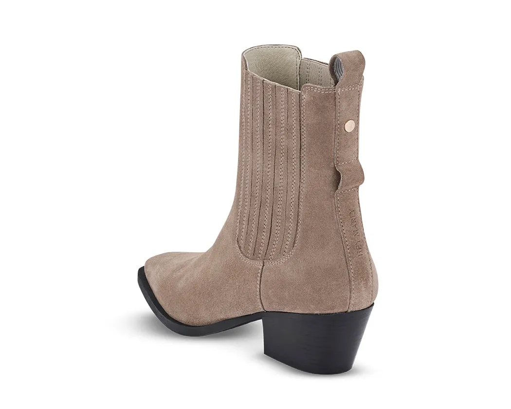 Urban Stud - Western Chic - Mocha