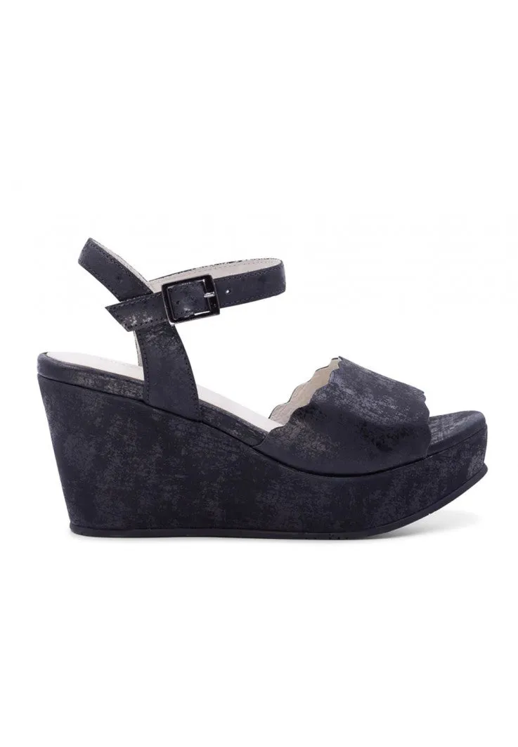 Women's Chocolat Blu Berlin Black Metallic Wedge