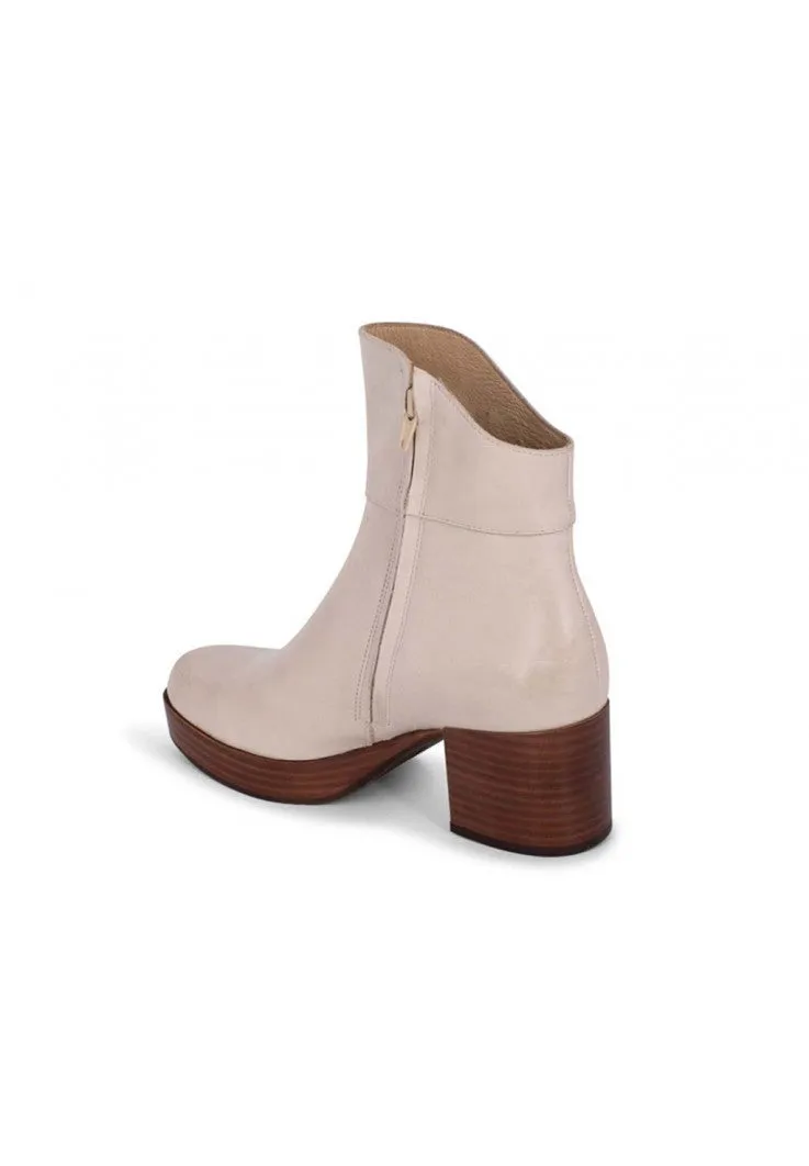 WOMEN'S CHOCOLAT BLU Veronika Ivory Leather BOOTIE