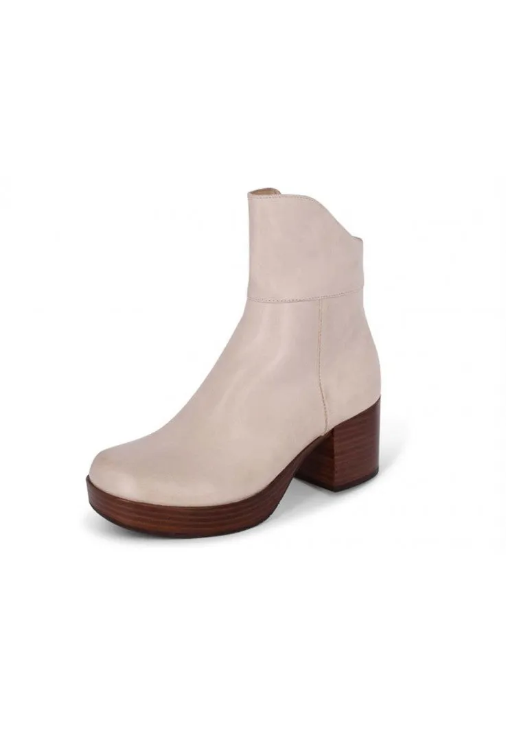 WOMEN'S CHOCOLAT BLU Veronika Ivory Leather BOOTIE